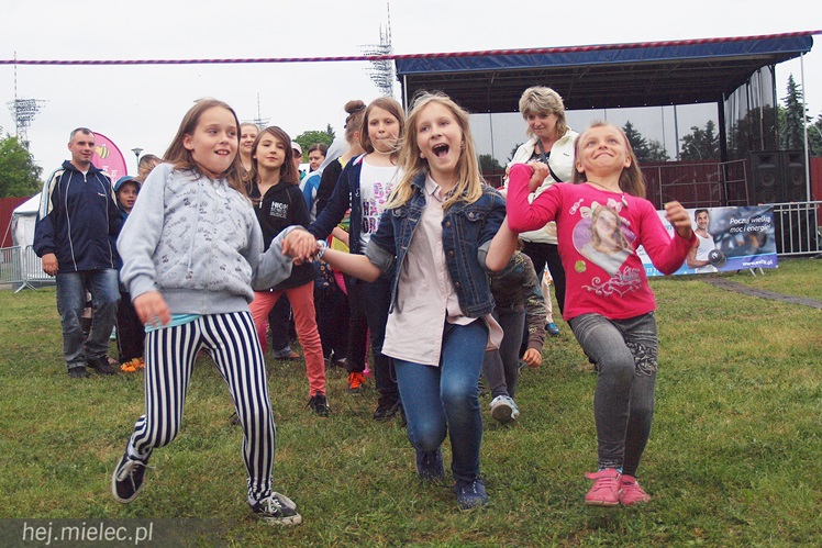 Piraci świętowali Dzień Dziecka nawet w deszczu. Rodzinna zabawa na błoniach
