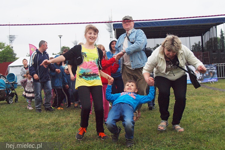 Piraci świętowali Dzień Dziecka nawet w deszczu. Rodzinna zabawa na błoniach
