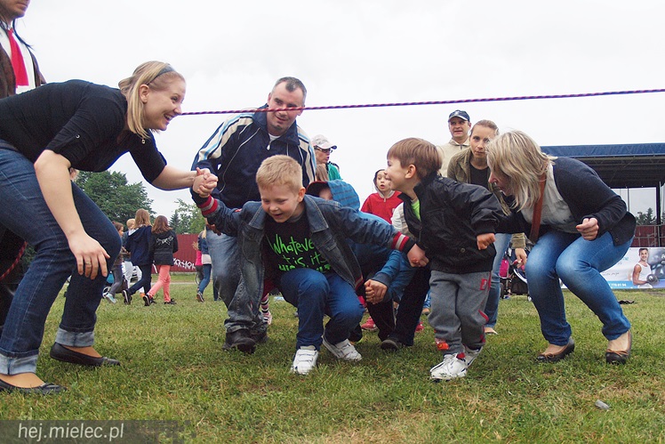 Piraci świętowali Dzień Dziecka nawet w deszczu. Rodzinna zabawa na błoniach