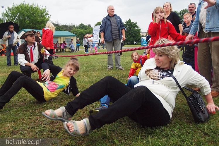 Piraci świętowali Dzień Dziecka nawet w deszczu. Rodzinna zabawa na błoniach