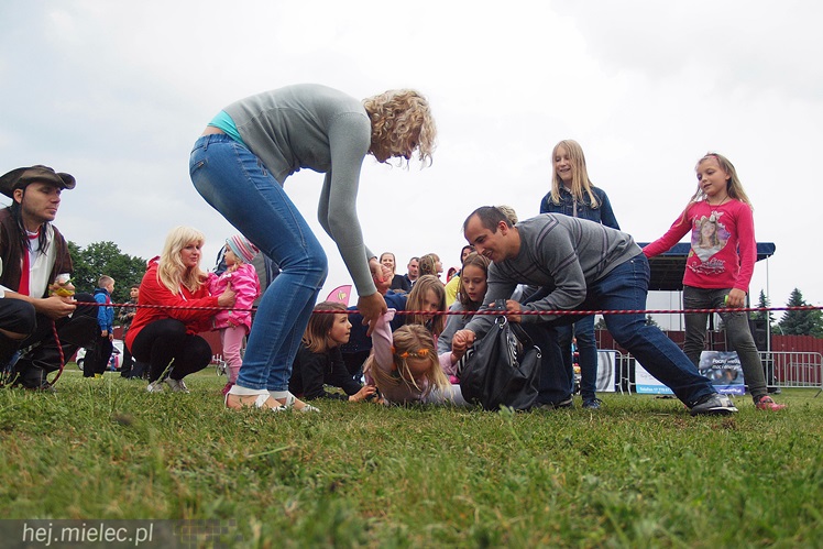 Piraci świętowali Dzień Dziecka nawet w deszczu. Rodzinna zabawa na błoniach