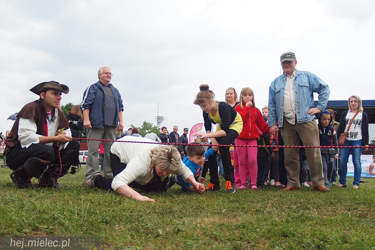 Piraci świętowali Dzień Dziecka nawet w deszczu. Rodzinna zabawa na błoniach