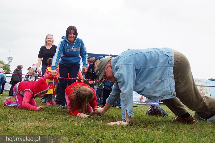 Piraci świętowali Dzień Dziecka nawet w deszczu. Rodzinna zabawa na błoniach