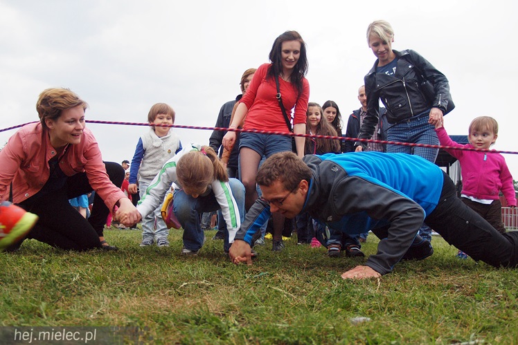 Piraci świętowali Dzień Dziecka nawet w deszczu. Rodzinna zabawa na błoniach