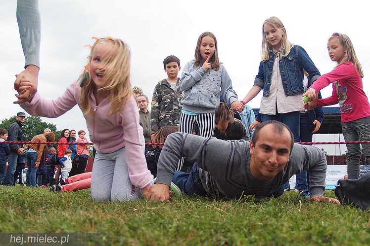 Piraci świętowali Dzień Dziecka nawet w deszczu. Rodzinna zabawa na błoniach