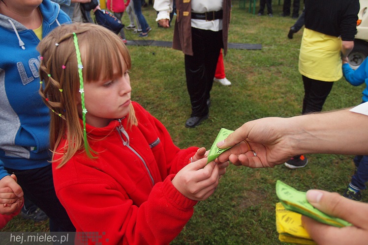 Piraci świętowali Dzień Dziecka nawet w deszczu. Rodzinna zabawa na błoniach