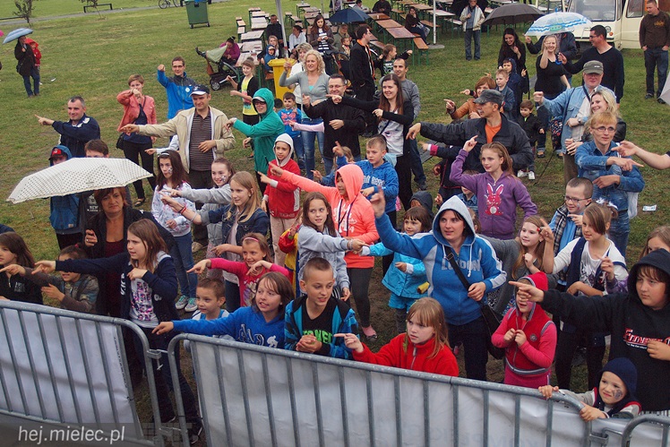 Piraci świętowali Dzień Dziecka nawet w deszczu. Rodzinna zabawa na błoniach
