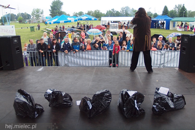 Piraci świętowali Dzień Dziecka nawet w deszczu. Rodzinna zabawa na błoniach
