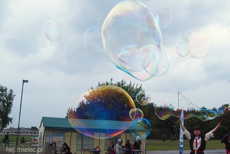Piraci świętowali Dzień Dziecka nawet w deszczu. Rodzinna zabawa na błoniach