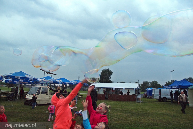 Piraci świętowali Dzień Dziecka nawet w deszczu. Rodzinna zabawa na błoniach