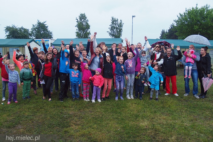 Piraci świętowali Dzień Dziecka nawet w deszczu. Rodzinna zabawa na błoniach