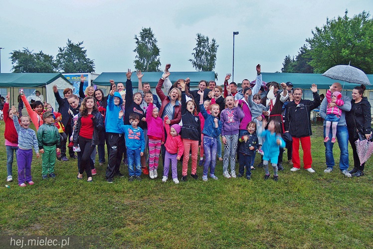 Piraci świętowali Dzień Dziecka nawet w deszczu. Rodzinna zabawa na błoniach