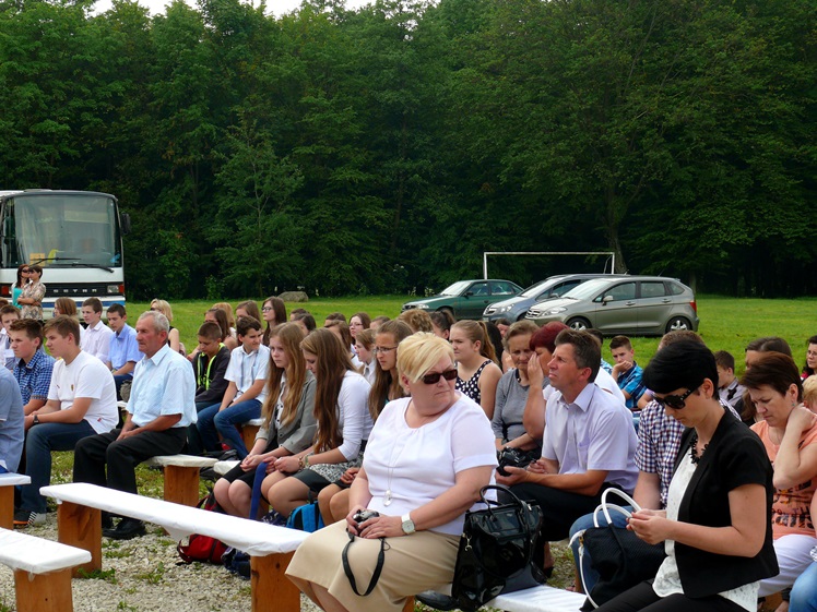 Młodzi z Wadowic uczcili 70. rocznicę pacyfikacji dworu Jamy Przybysz