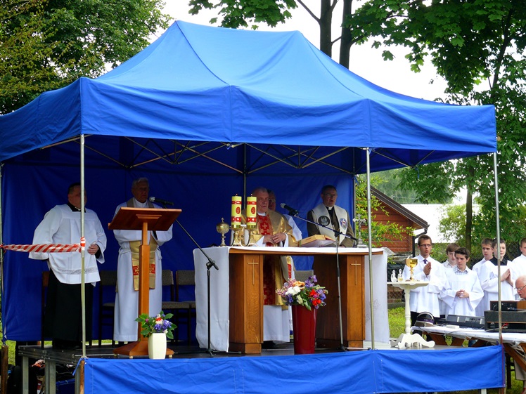 Młodzi z Wadowic uczcili 70. rocznicę pacyfikacji dworu Jamy Przybysz