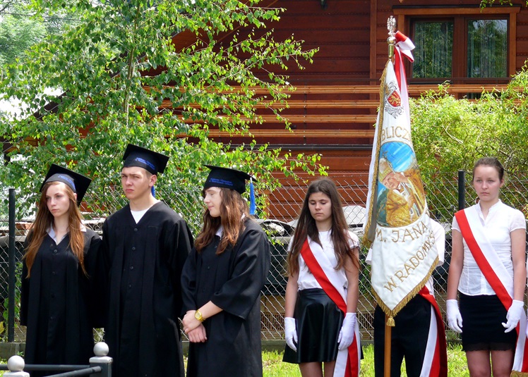 Młodzi z Wadowic uczcili 70. rocznicę pacyfikacji dworu Jamy Przybysz