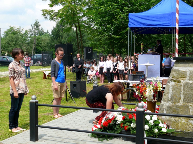 Młodzi z Wadowic uczcili 70. rocznicę pacyfikacji dworu Jamy Przybysz