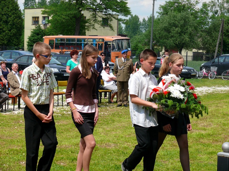 Młodzi z Wadowic uczcili 70. rocznicę pacyfikacji dworu Jamy Przybysz