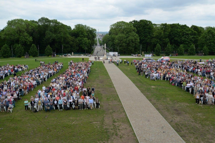 Pracownicy Służby Zdrowia pielgrzymują na Jasną Górę