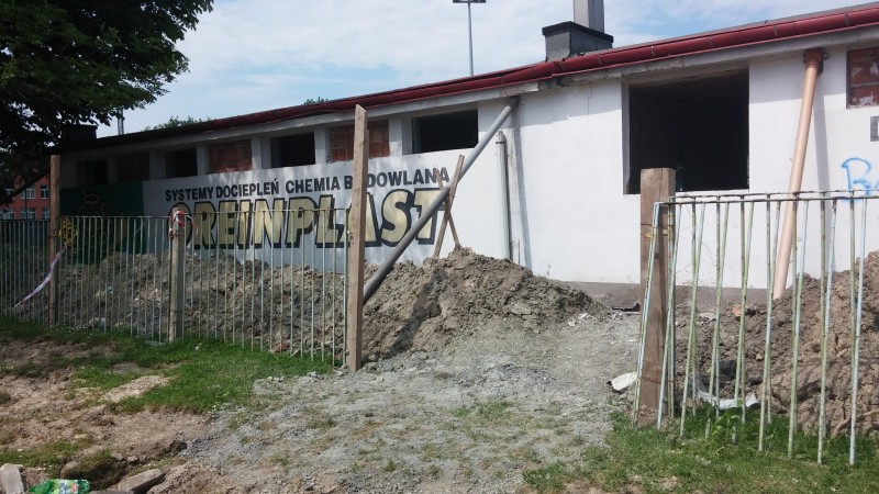 Trwa przebudowa pawilonu stadionu Gryf, budynek został zdemontowany do gołych ścian