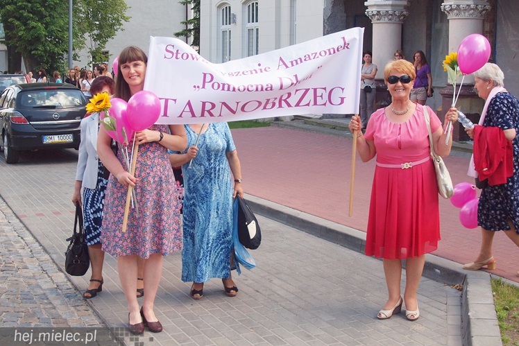 Mieleckie Amazonki głośno świętowały jubileusz swojego stowarzyszenia, była i parada