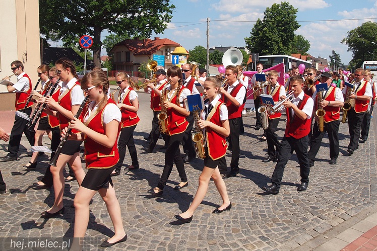 Mieleckie Amazonki głośno świętowały jubileusz swojego stowarzyszenia, była i parada
