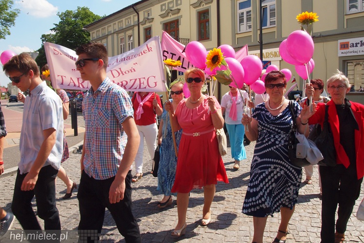 Mieleckie Amazonki głośno świętowały jubileusz swojego stowarzyszenia, była i parada