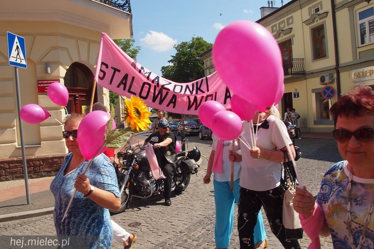 Mieleckie Amazonki głośno świętowały jubileusz swojego stowarzyszenia, była i parada