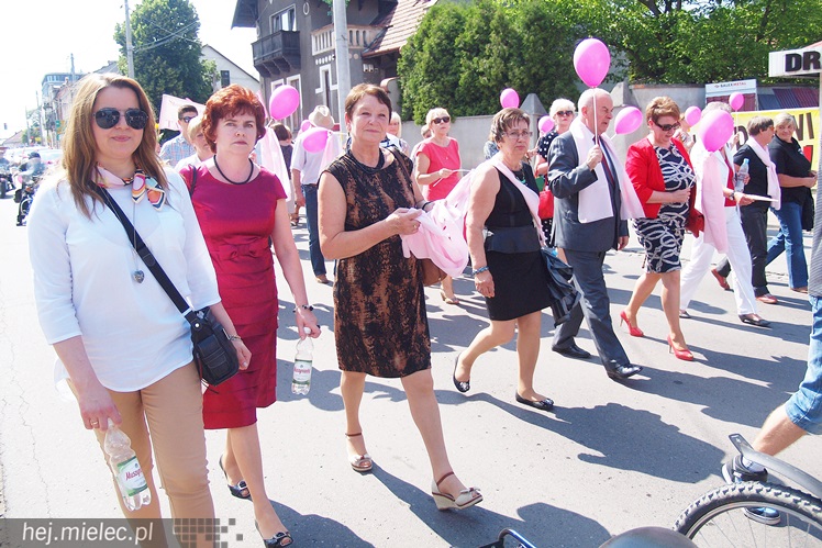 Mieleckie Amazonki głośno świętowały jubileusz swojego stowarzyszenia, była i parada