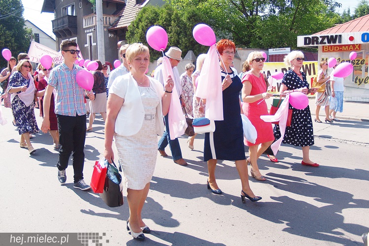 Mieleckie Amazonki głośno świętowały jubileusz swojego stowarzyszenia, była i parada