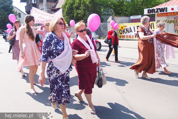 Mieleckie Amazonki głośno świętowały jubileusz swojego stowarzyszenia, była i parada