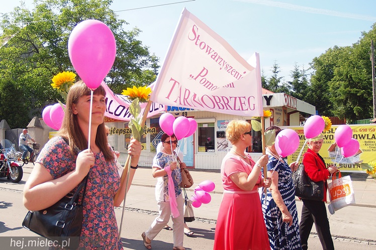 Mieleckie Amazonki głośno świętowały jubileusz swojego stowarzyszenia, była i parada