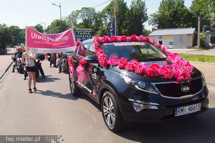 Mieleckie Amazonki głośno świętowały jubileusz swojego stowarzyszenia, była i parada