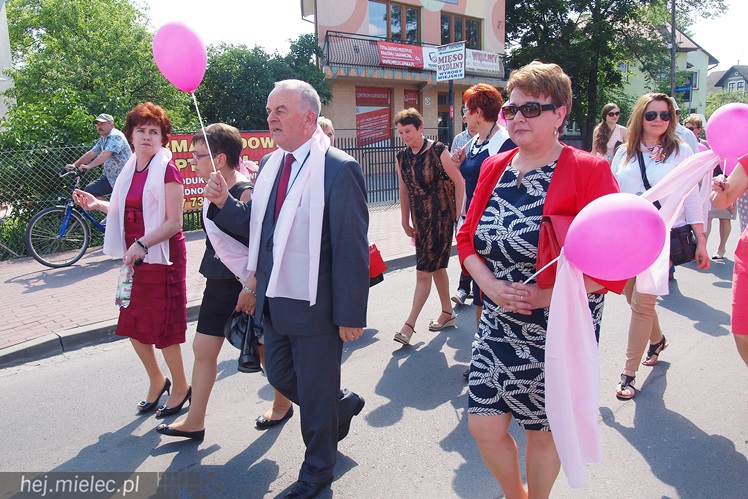Mieleckie Amazonki głośno świętowały jubileusz swojego stowarzyszenia, była i parada