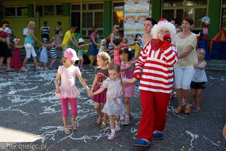 DZIECINADA - plenerowa zabawa dla dzieci z Ruphertem i Rico - cz. I