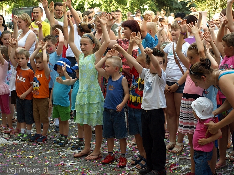 DZIECINADA - plenerowa zabawa dla dzieci z Ruphertem i Rico - cz. II