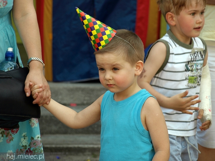 DZIECINADA - plenerowa zabawa dla dzieci z Ruphertem i Rico - cz. II