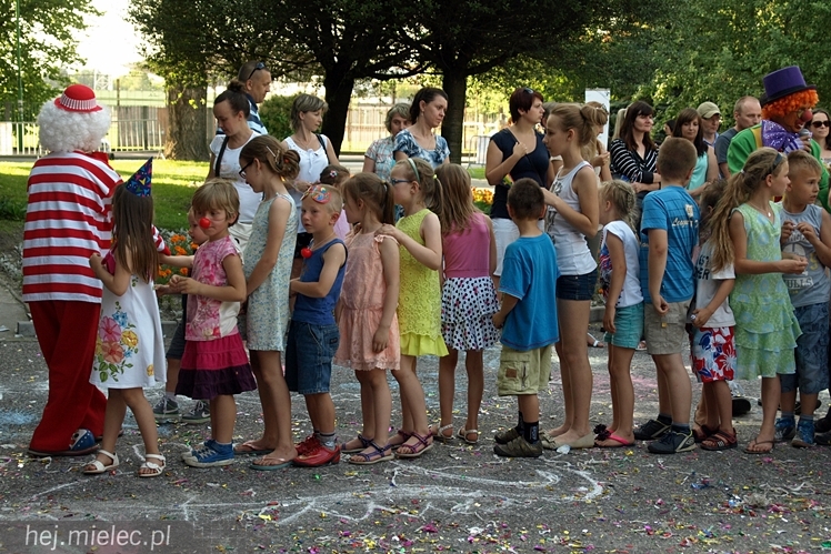 DZIECINADA - plenerowa zabawa dla dzieci z Ruphertem i Rico - cz. II