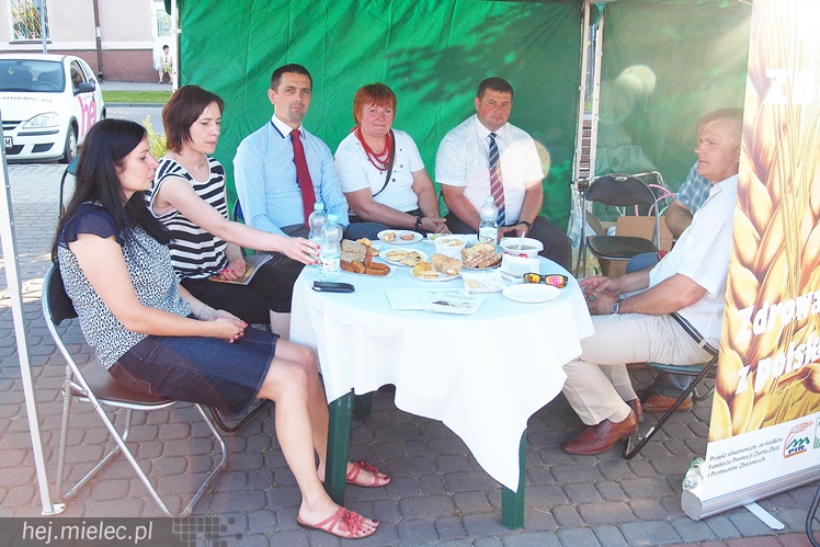 W Radomyślu Wielkim odbył się Piknik Zbożowy, była degustacja lokalnych wyrobów [FOTO]