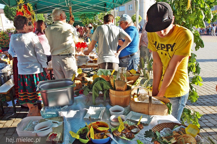 W Radomyślu Wielkim odbył się Piknik Zbożowy, była degustacja lokalnych wyrobów [FOTO]
