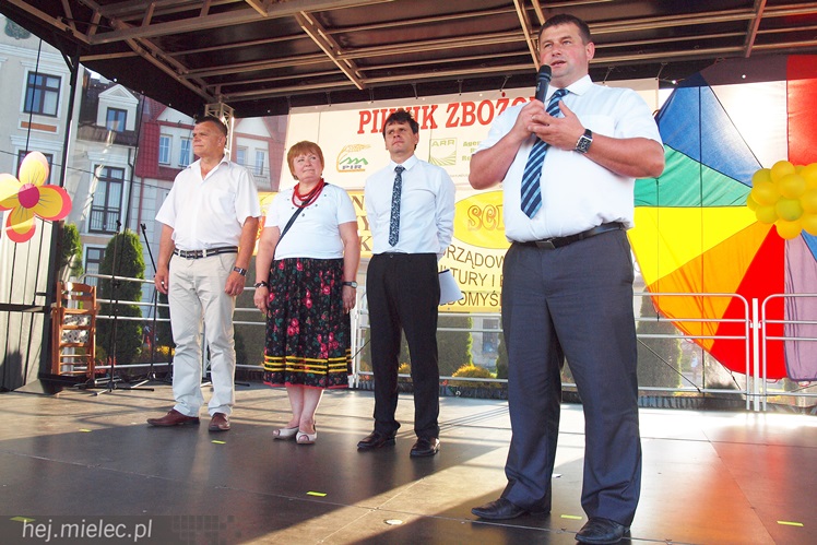 W Radomyślu Wielkim odbył się Piknik Zbożowy, była degustacja lokalnych wyrobów [FOTO]