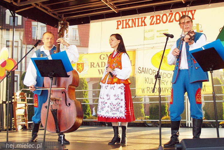 W Radomyślu Wielkim odbył się Piknik Zbożowy, była degustacja lokalnych wyrobów [FOTO]