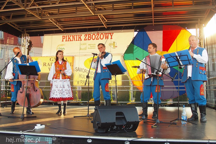 W Radomyślu Wielkim odbył się Piknik Zbożowy, była degustacja lokalnych wyrobów [FOTO]