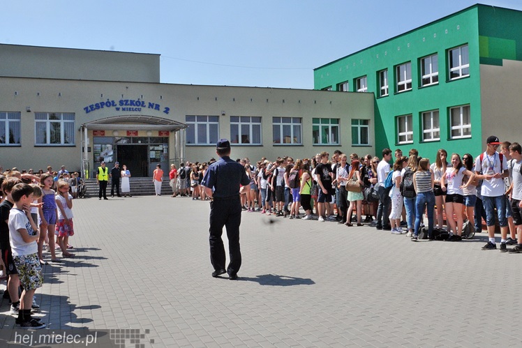 Próbny alarm bombowy w Zespole Szkół Ogólnokształcących w Mielcu