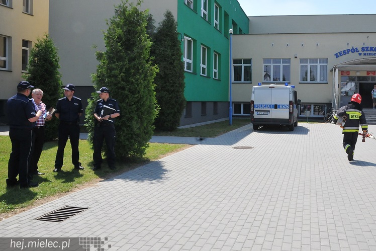 Próbny alarm bombowy w Zespole Szkół Ogólnokształcących w Mielcu