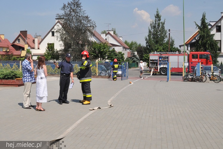 Próbny alarm bombowy w Zespole Szkół Ogólnokształcących w Mielcu