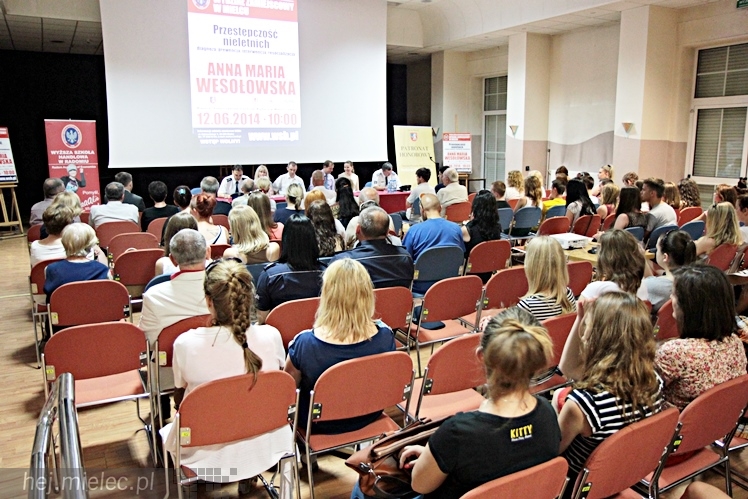 Debata o przestępczości nieletnich. Przyjechała sędzia Anna Maria Wesołowska