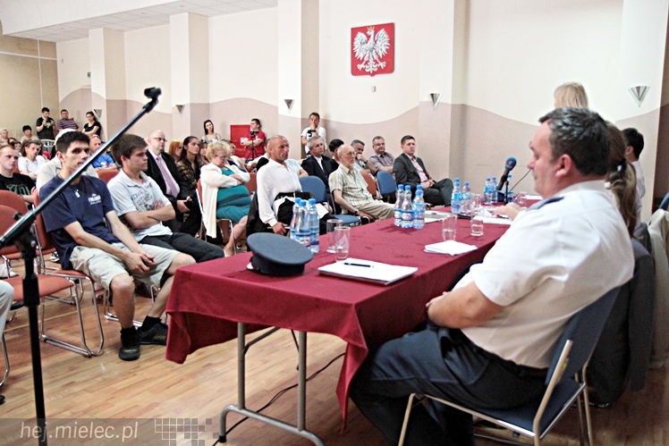Debata o przestępczości nieletnich. Przyjechała sędzia Anna Maria Wesołowska