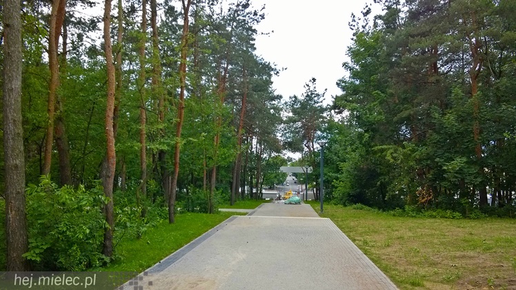 Finiszuje przebudowa Góry Cyranowskiej, można już wyczekiwać pierwszych spacerów