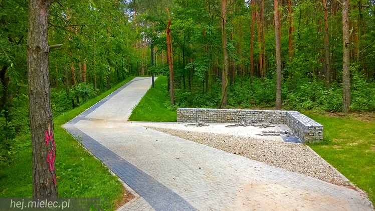 Finiszuje przebudowa Góry Cyranowskiej, można już wyczekiwać pierwszych spacerów