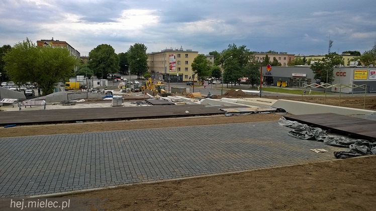 Finiszuje przebudowa Góry Cyranowskiej, można już wyczekiwać pierwszych spacerów